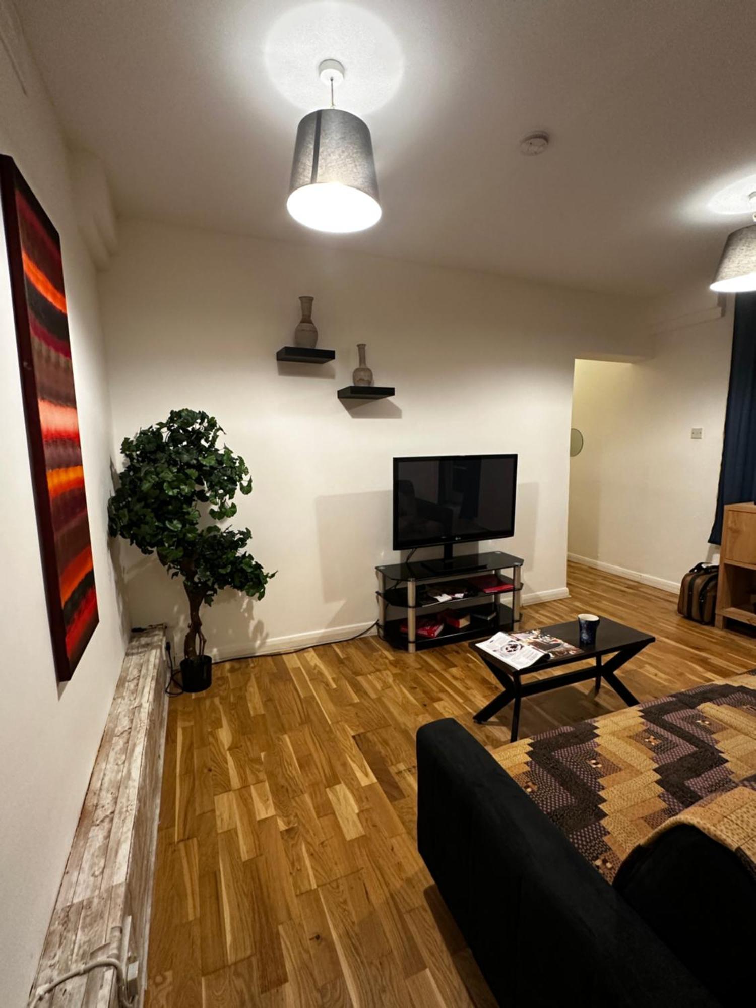 Charming 1-Bedroom Apartment Southfields, 伦敦 外观 照片
