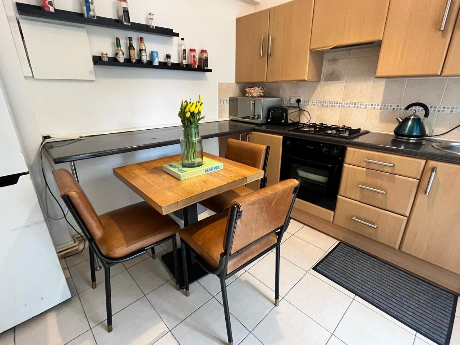 Charming 1-Bedroom Apartment Southfields, 伦敦 外观 照片