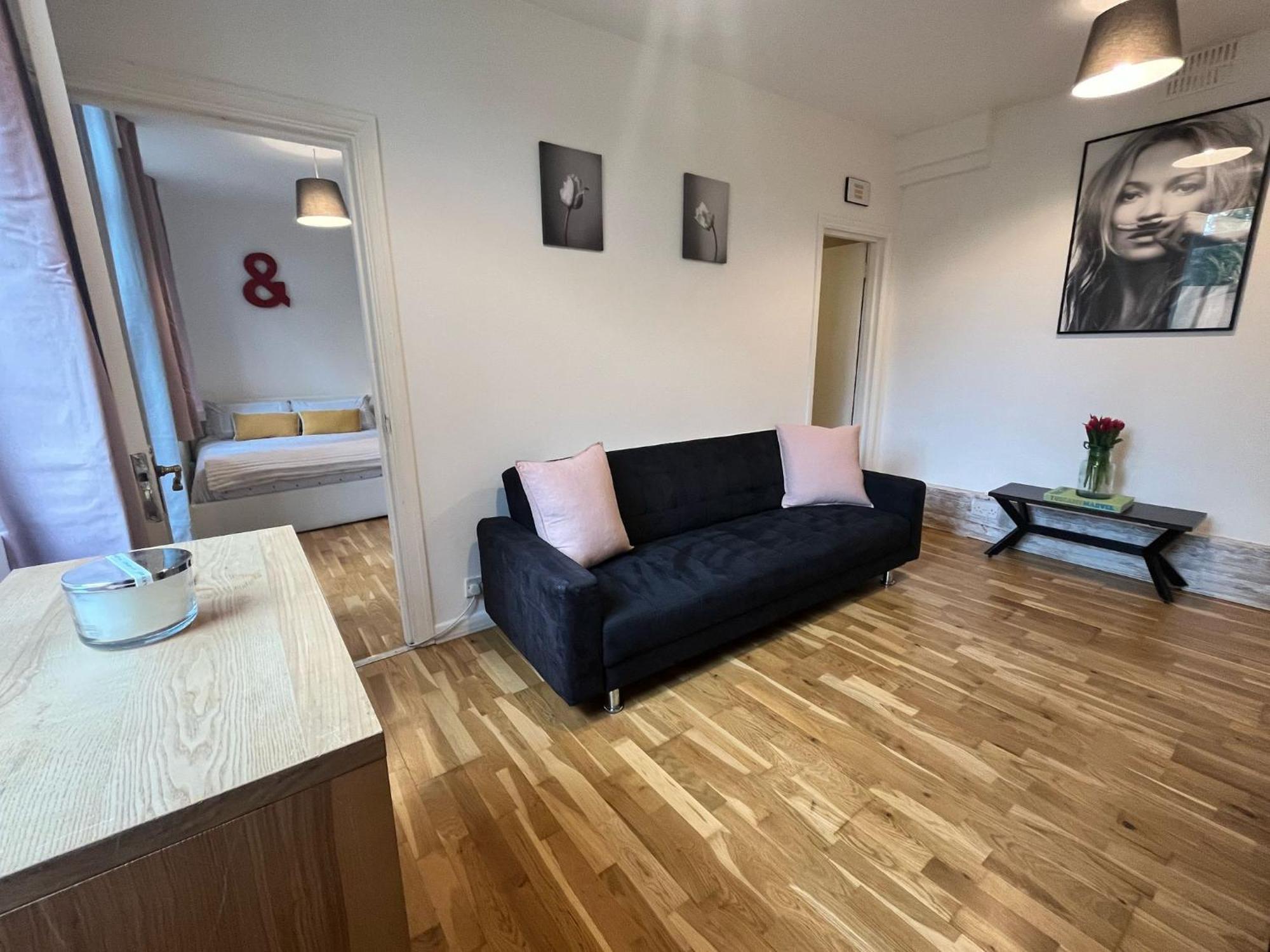 Charming 1-Bedroom Apartment Southfields, 伦敦 外观 照片