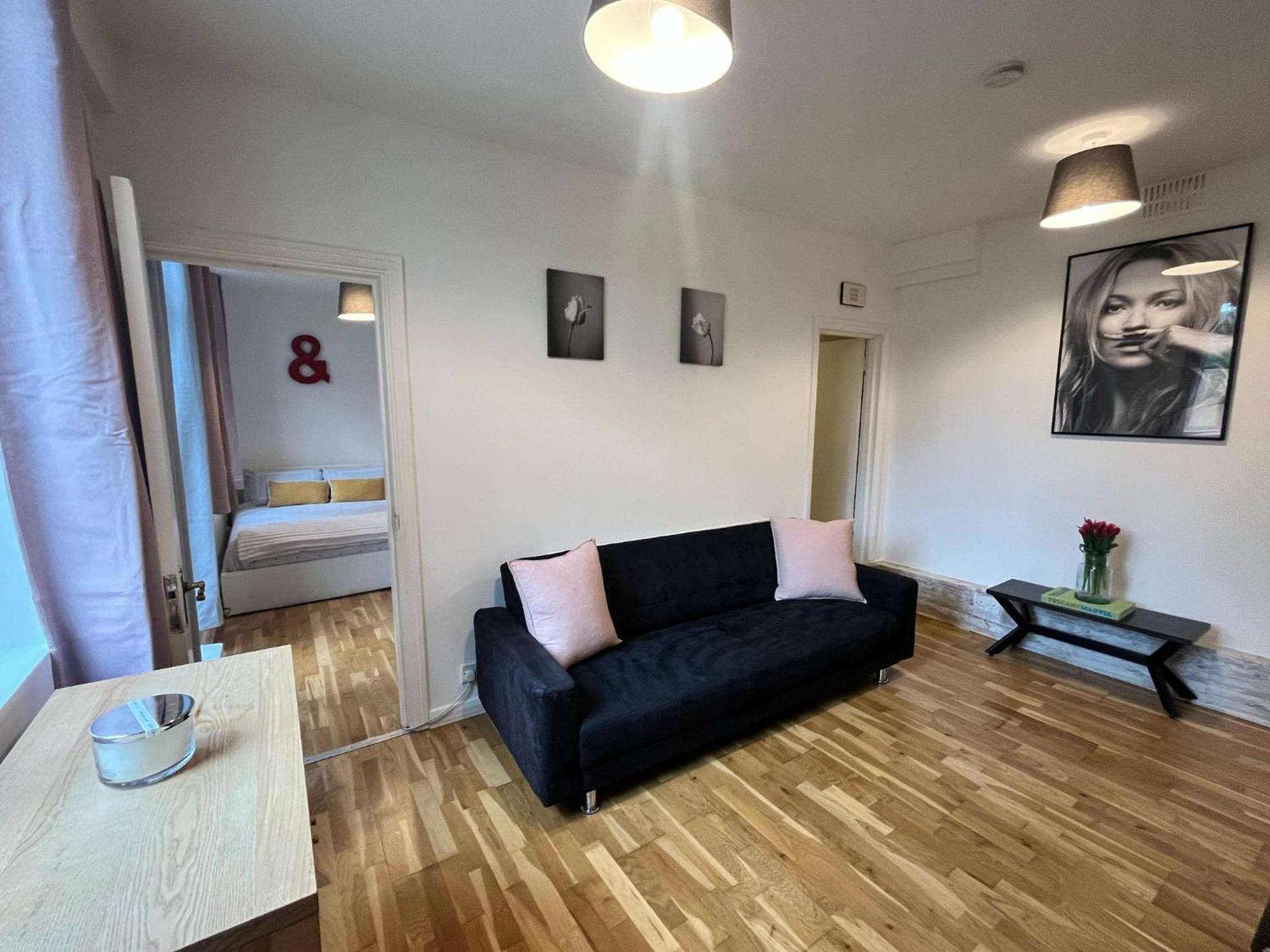 Charming 1-Bedroom Apartment Southfields, 伦敦 外观 照片